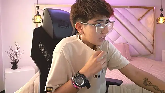 valeryevansvg online show from 11/28/25, 02:31