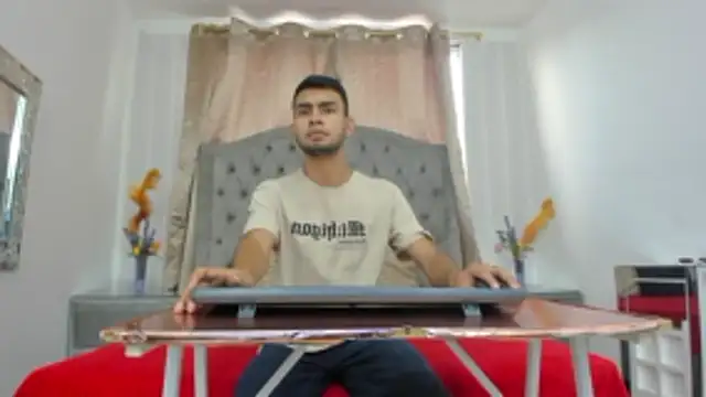 Snapshot of WillSainz chatting on 12/18/25, 12:33 WillSainz online show from 12/18/25, 12:33