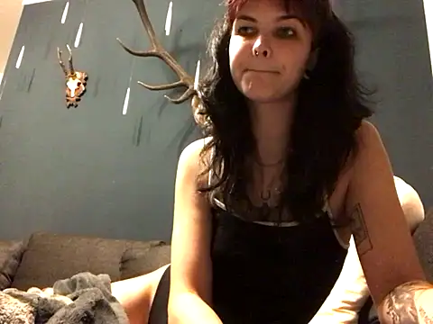 Snapshot of alinavampira_ chatting on 12/02/25, 08:26 alinavampira online show from 12/02/25, 08:26