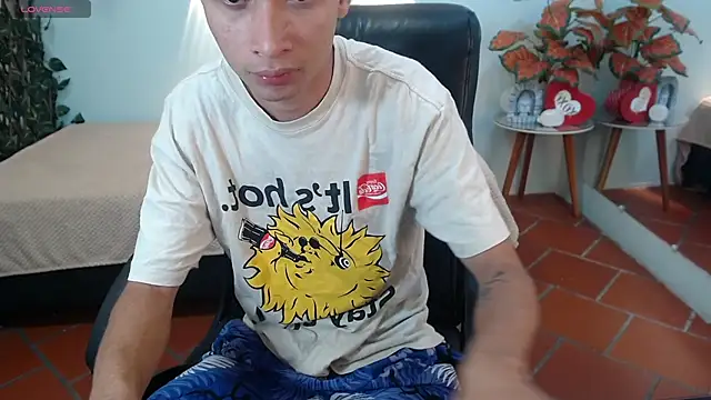 Snapshot of LucassSmith11 chatting on 12/01/25, 01:27 LucassSmith11 online show from 12/01/25, 01:27