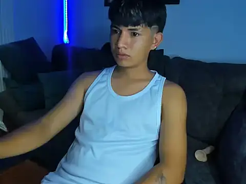 Snapshot of Mikke18 chatting on 12/16/25, 04:50 Mikke18 online show from 12/16/25, 04:50