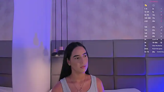 Snapshot of Emily_luve chatting on 12/04/25, 07:44 Emily luve online show from 12/04/25, 07:44