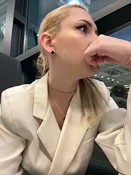 Snapshot of SenyaVibes chatting on 12/01/25, 02:44 SenyaVibes online show from 12/01/25, 02:44