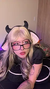 Snapshot of AryRousse chatting on 12/17/25, 02:17 AryRousse online show from 12/17/25, 02:17