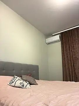 Snapshot of s4rah chatting on 12/21/25, 06:59 s4rah online show from 12/21/25, 06:59