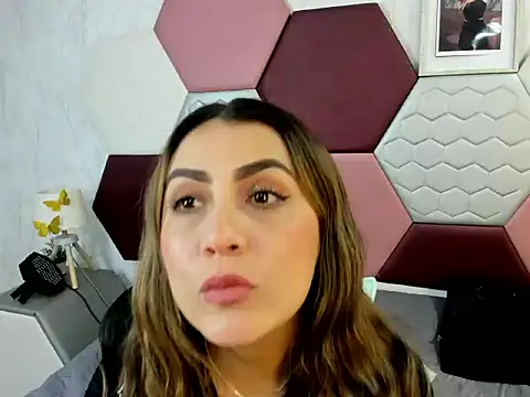 AriaRous online show from 05/05/26, 03:42