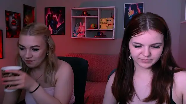 Snapshot of mikameovv chatting on 05/19/26, 09:37 mikameovv online show from 05/19/26, 09:37