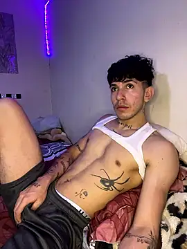 Snapshot of wil_hot chatting on 01/16/26, 03:38 wil hot online show from 01/16/26, 03:38