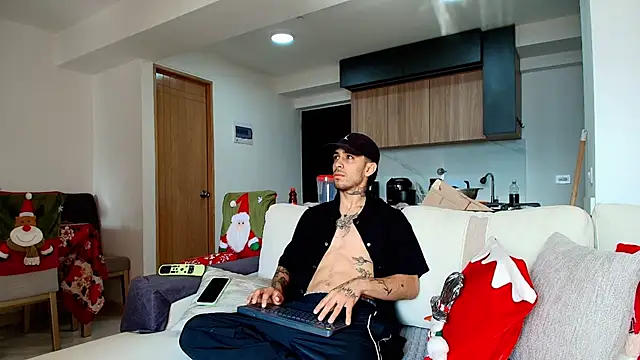 Snapshot of liorvante chatting on 12/17/25, 02:01 liorvante online show from 12/17/25, 02:01