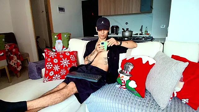 Snapshot of liorvante chatting on 12/18/25, 03:51 liorvante online show from 12/18/25, 03:51