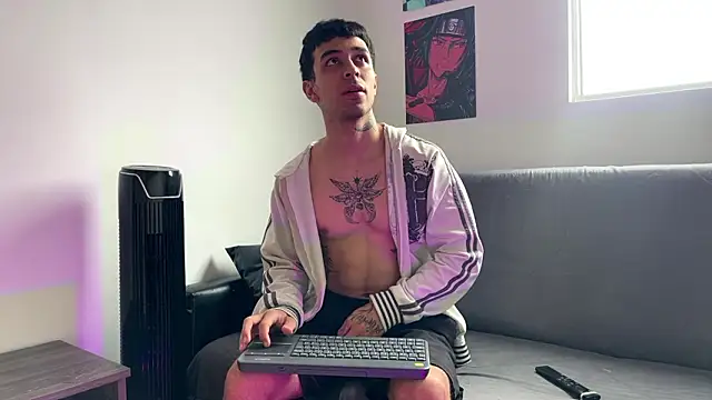 Snapshot of liorvante chatting on 02/18/26, 02:02 liorvante online show from 02/18/26, 02:02