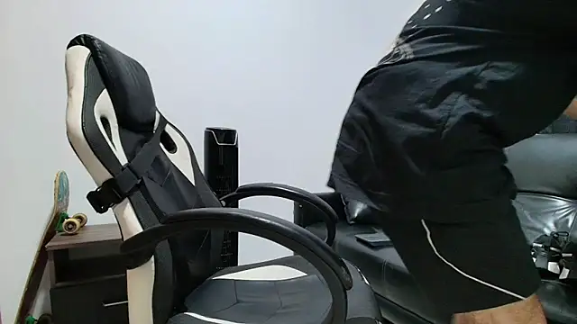 Snapshot of liorvante chatting on 03/05/26, 01:01 liorvante online show from 03/05/26, 01:01