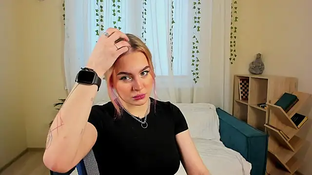 Mellissatea  online show from 12/17/25, 05:35