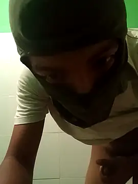 Snapshot of Hot_Student00 chatting on 12/17/25, 07:03 Hot Student00 online show from 12/17/25, 07:03