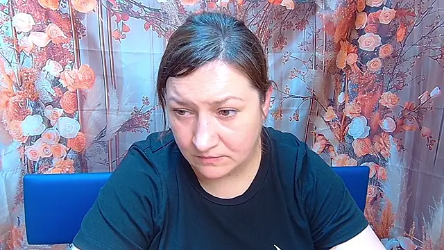 Snapshot of NadinForest chatting on 12/01/25, 12:32 NadinForest online show from 12/01/25, 12:32