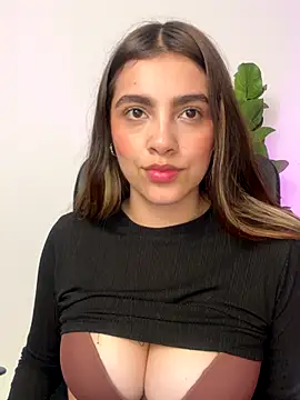 Snapshot of Julieta-8 chatting on 12/04/25, 01:59 Julieta-8 online show from 12/04/25, 01:59