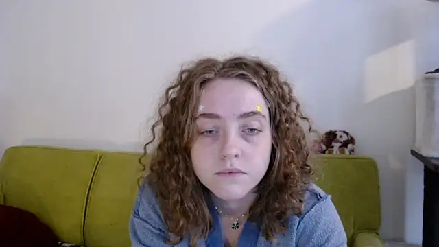 Snapshot of DeliaBlew chatting on 12/17/25, 06:03 DeliaBlew online show from 12/17/25, 06:03