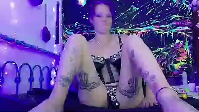 Snapshot of Freckleangel69 chatting on 06/18/26, 01:17 Freckleangel69 online show from 06/18/26, 01:17