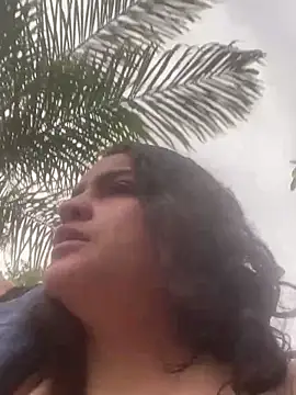 juliafoxfire online show from 12/22/25, 07:33