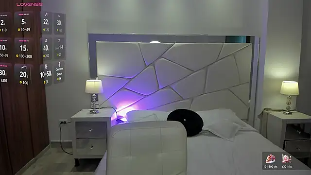 Snapshot of alana_martiins chatting on 12/23/25, 08:01 alana martiins online show from 12/23/25, 08:01