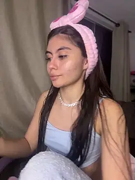 Stormi Thompsonn  online show from 11/30/25, 12:25