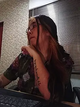 mia torress  online show from 12/01/25, 04:12