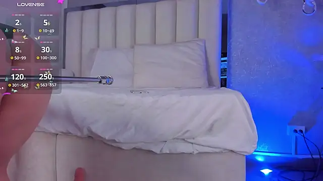 Snapshot of CloeParker_ chatting on 12/16/25, 11:26 CloeParker online show from 12/16/25, 11:26