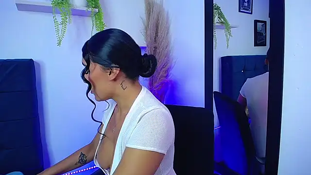 Snapshot of Jul_honeyy chatting on 12/16/25, 12:37 Jul honeyy online show from 12/16/25, 12:37