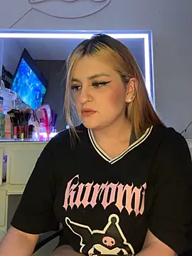 Snapshot of kira_velour chatting on 12/16/25, 12:26 kira velour online show from 12/16/25, 12:26