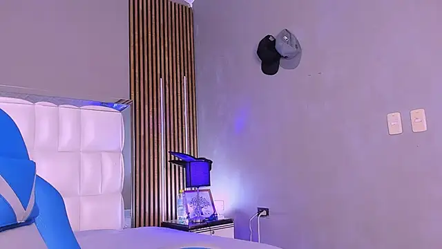 Snapshot of xCharlotte_20 chatting on 12/03/25, 01:53 xCharlotte 20 online show from 12/03/25, 01:53