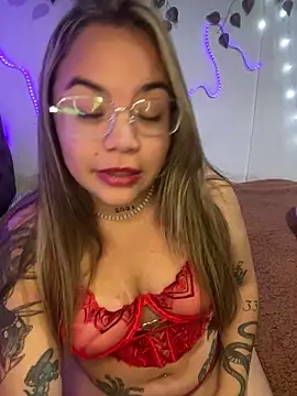 Lindalatina2001 online show from 04/28/26, 02:27