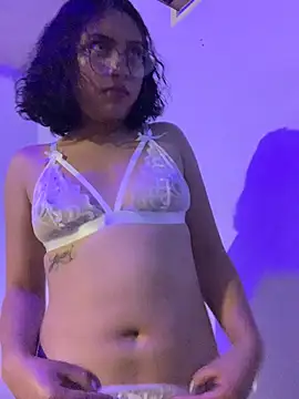 Snapshot of Arely-L1 chatting on 03/23/26, 04:16 Arely-L1 online show from 03/23/26, 04:16