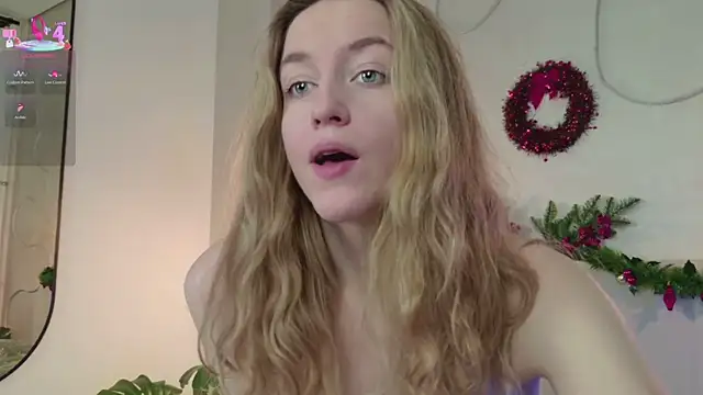 Snapshot of SoftDreamer chatting on 12/14/25, 02:22 SoftDreamer online show from 12/14/25, 02:22