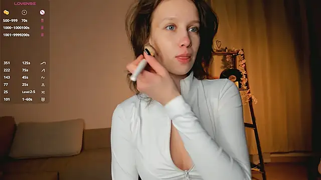 Snapshot of LachelleFrommer chatting on 02/01/26, 01:04 LachelleFrommer online show from 02/01/26, 01:04