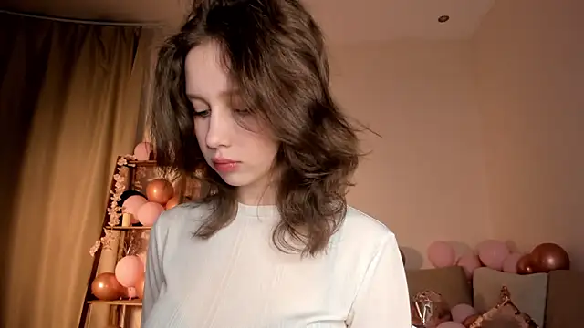 Snapshot of LachelleFrommer chatting on 02/15/26, 01:13 LachelleFrommer online show from 02/15/26, 01:13