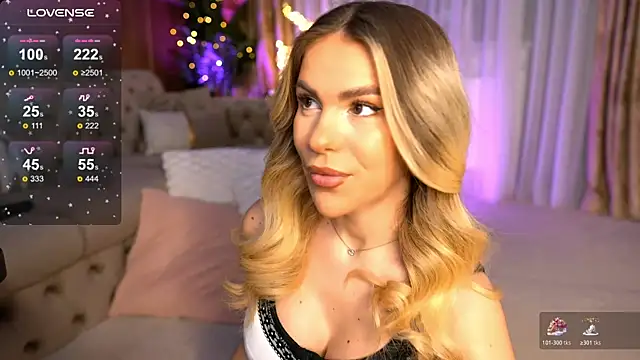 Snapshot of ChloeVelvetx chatting on 12/18/25, 09:32 ChloeVelvetx online show from 12/18/25, 09:32