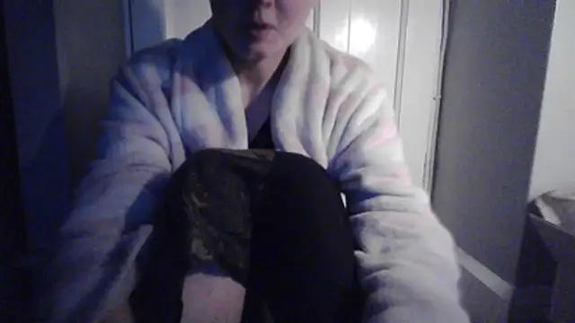 Snapshot of Amy01112 chatting on 12/17/25, 03:40 Amy01112 online show from 12/17/25, 03:40