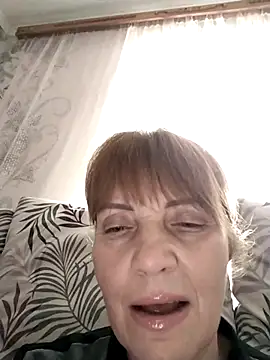 Snapshot of MichelleLove48 chatting on 12/20/25, 10:33 MichelleLove48 online show from 12/20/25, 10:33