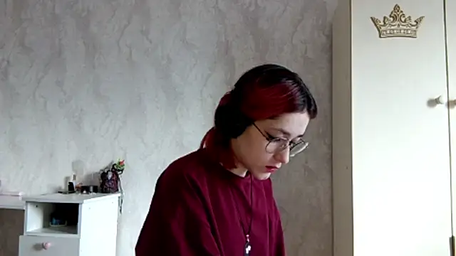 Snapshot of LinaWatter chatting on 12/16/25, 08:30 LinaWatter online show from 12/16/25, 08:30