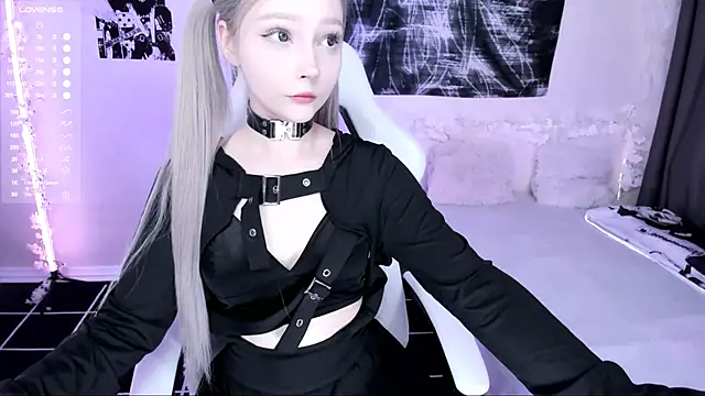 Snapshot of lyric4 chatting on 01/15/26, 12:04 lyric4 online show from 01/15/26, 12:04