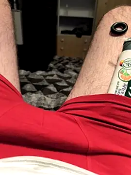 Snapshot of hornymilk87 chatting on 12/01/25, 06:57 hornymilk87 online show from 12/01/25, 06:57