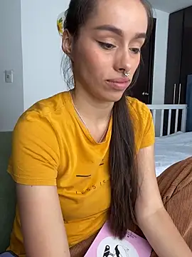 Snapshot of saraarchbould chatting on 12/19/25, 01:51 saraarchbould online show from 12/19/25, 01:51