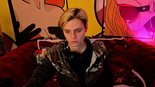 RoxyFlamee online show from 12/15/25, 01:37