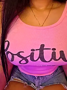 Snapshot of Hot-Haney77 chatting on 12/15/25, 09:24 Hot-Haney77 online show from 12/15/25, 09:24