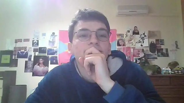 Snapshot of leo_cutie chatting on 02/17/26, 03:40 leo cutie online show from 02/17/26, 03:40