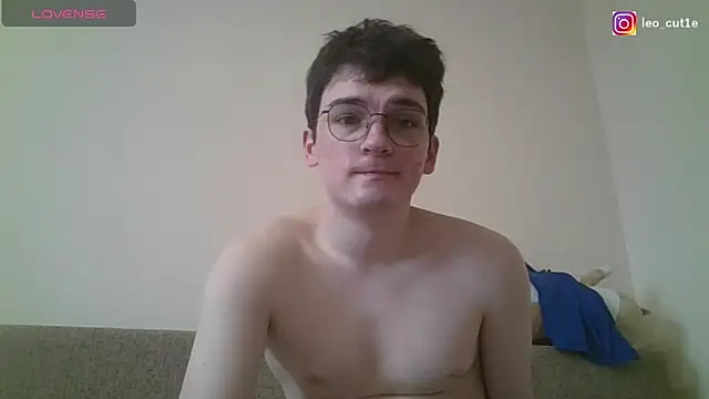Snapshot of leo_cutie chatting on 03/17/26, 08:39 leo cutie online show from 03/17/26, 08:39