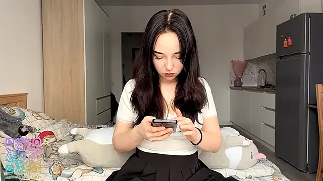 Snapshot of WhiteNoiseJoy chatting on 12/17/25, 06:08 WhiteNoiseJoy online show from 12/17/25, 06:08