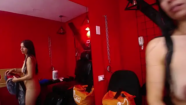 Snapshot of painwithoutpity chatting on 12/04/25, 12:14 painwithoutpity online show from 12/04/25, 12:14