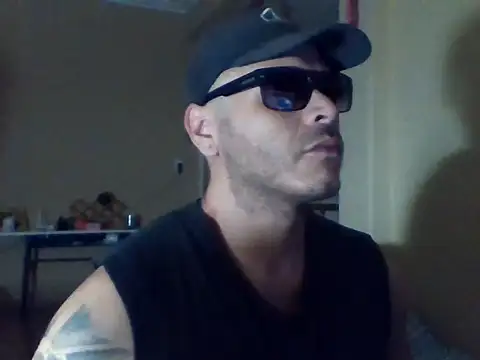 Snapshot of antagonista90 chatting on 12/19/25, 01:34 antagonista90 online show from 12/19/25, 01:34