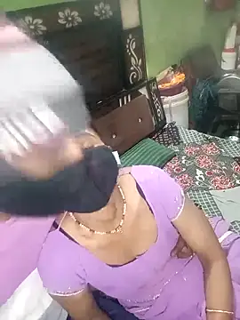 Snapshot of Soniya_089 chatting on 12/15/25, 06:06 Soniya 089 online show from 12/15/25, 06:06